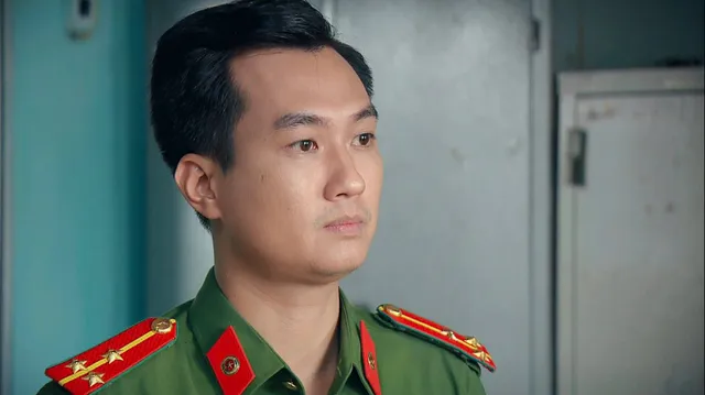 Phố trong làng - Tập 3: Nam nhanh nhạy phá âm mưu gài hối lộ của bà Mây - Ảnh 2. Phố trong làng - Tập 3: Nam nhanh nhạy phá âm mưu gài hối lộ của bà Mây - Ảnh 2.