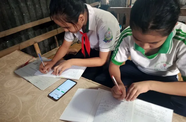 Học trực tuyến gây ra nhiều hệ lụy cho thầy cô, học sinh và phụ huynh - Ảnh 1. Học trực tuyến gây ra nhiều hệ lụy cho thầy cô, học sinh và phụ huynh - Ảnh 1.