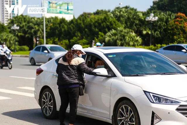 Giảm giá kịch sàn, dân phe vé Mỹ Đình vẫn ế khách ngay trước trận của ĐT Việt Nam - Ảnh 5. Giảm giá kịch sàn, dân phe vé Mỹ Đình vẫn ế khách ngay trước trận của ĐT Việt Nam - Ảnh 5.
