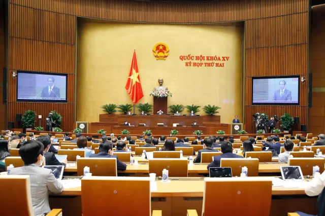 Bộ trưởng GD&ĐT nói gì về tình trạng ép học thêm trực tuyến, SGK thiếu tính giáo dục? - Ảnh 2. Bộ trưởng GD&ĐT nói gì về tình trạng ép học thêm trực tuyến, SGK thiếu tính giáo dục? - Ảnh 2.
