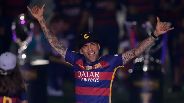 Dani Alves đồng ý trở lại Barcelona thi đấu - Ảnh 1.