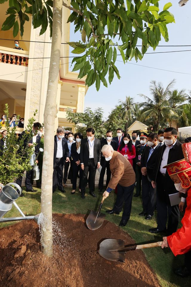 Tổng Bí thư dự Ngày hội Đại đoàn kết toàn dân tộc tại xã Yên Sở - Ảnh 1.