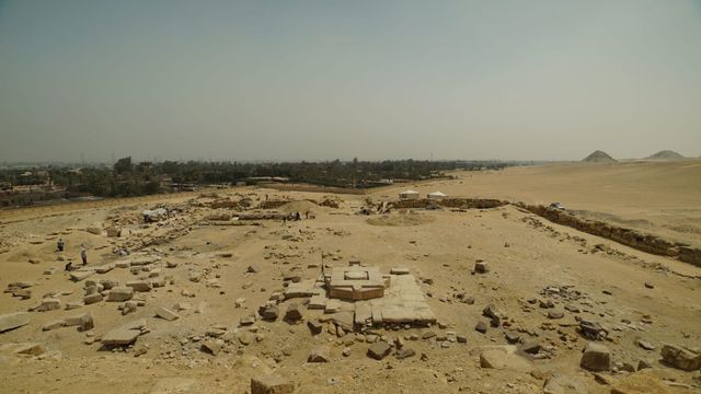 Phát hiện ngôi đền mặt trời 4.500 năm tuổi bị “thất lạc” tại Ai Cập - Ảnh 1.