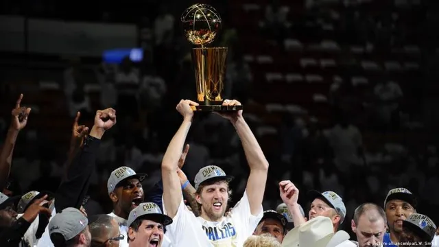 Dallas Mavericks xác định ngày tôn vinh Dirk Nowitzki - Ảnh 1.