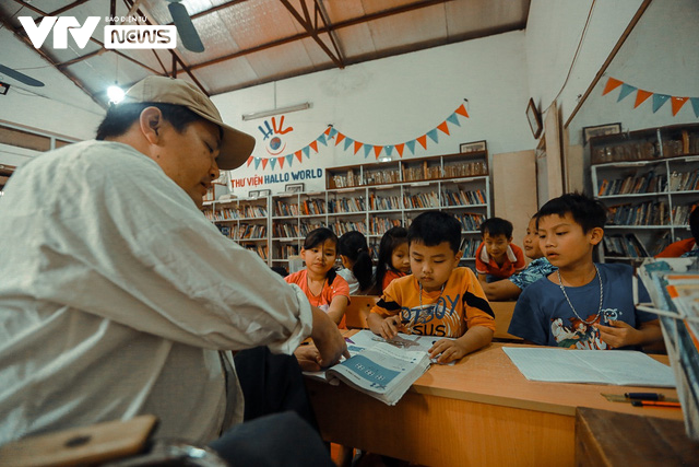 Người thầy khuyết tật cõng chữ về làng theo cách riêng biệt: Khi sống là cho, chết cũng là cho - Ảnh 11.