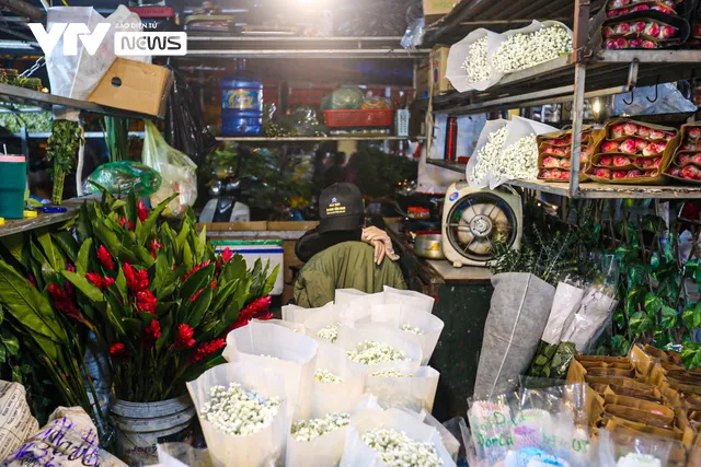 Chợ Hoa Quảng Bá trầm vắng trong ngày 20/11 - Ảnh 4. Chợ Hoa Quảng Bá trầm vắng trong ngày 20/11 - Ảnh 4.