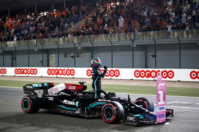 Lewis Hamilton sẽ xuất phát đầu tiên ở GP Qatar - Ảnh 1.