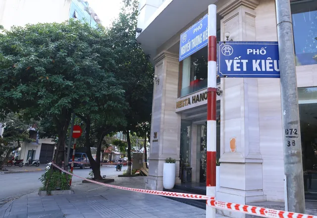 Hà Nội phong tỏa nhiều hộ dân phường Nguyễn Du liên quan ca mắc COVID-19 - Ảnh 2. Hà Nội phong tỏa nhiều hộ dân phường Nguyễn Du liên quan ca mắc COVID-19 - Ảnh 2.