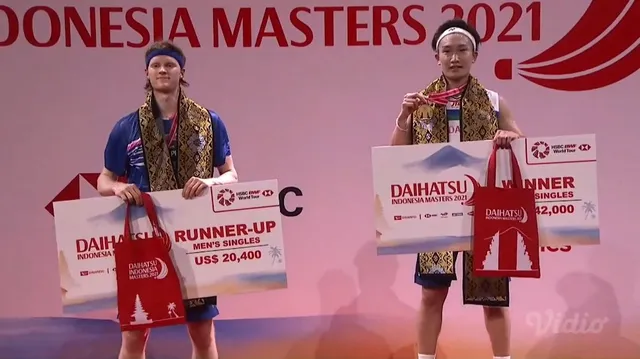 Kento Momota vô địch giải cầu lông Indonesisa Masters 2021 - Ảnh 2.