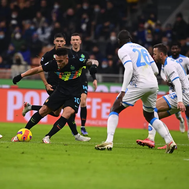 Inter Milan xuất sắc cắt mạch bất bại của Napoli - Ảnh 1.