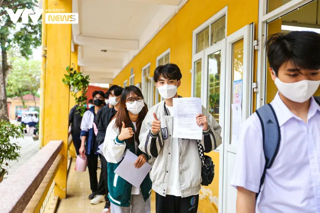 Học sinh ngoại thành Hà Nội hào hứng đi tiêm phòng vaccine COVID-19 - Ảnh 10. Học sinh ngoại thành Hà Nội hào hứng đi tiêm phòng vaccine COVID-19 - Ảnh 10.