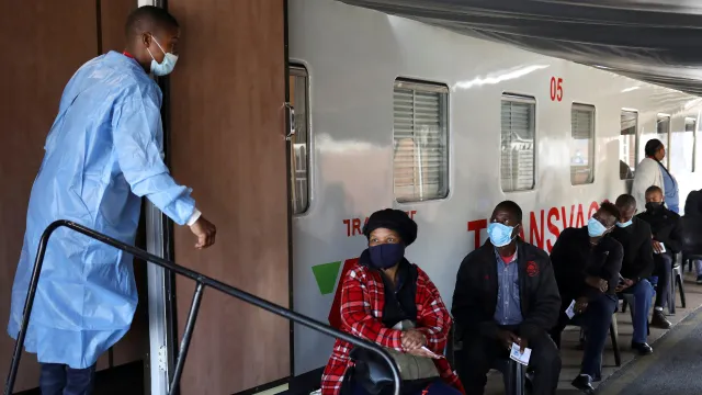 Biến thể mới siêu đột biến của virus SARS-CoV-2 nguy hiểm như thế nào? - Ảnh 1. Biến thể mới siêu đột biến của virus SARS-CoV-2 nguy hiểm như thế nào? - Ảnh 1.