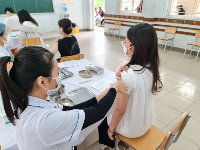 Một số lưu ý khi tiêm vaccine phòng COVID-19 cho trẻ 5-11 tuổi - Ảnh 1.