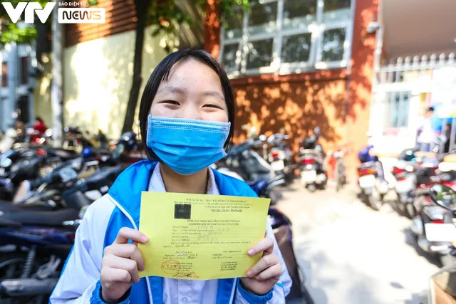 Tiêm phòng COVID-19 cho học sinh lớp 9 ở Hà Nội - Ảnh 14. Tiêm phòng COVID-19 cho học sinh lớp 9 ở Hà Nội - Ảnh 14.