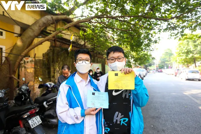 Tiêm phòng COVID-19 cho học sinh lớp 9 ở Hà Nội - Ảnh 15. Tiêm phòng COVID-19 cho học sinh lớp 9 ở Hà Nội - Ảnh 15.