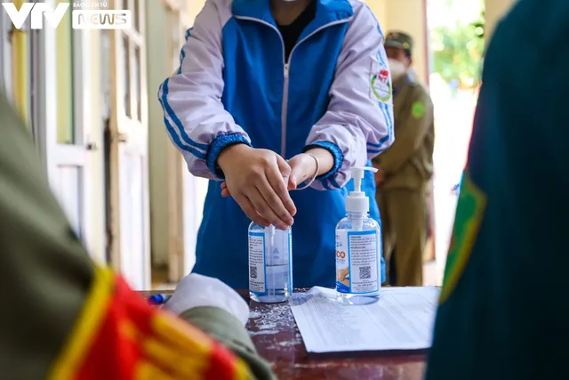 Tiêm phòng COVID-19 cho học sinh lớp 9 ở Hà Nội - Ảnh 3. Tiêm phòng COVID-19 cho học sinh lớp 9 ở Hà Nội - Ảnh 3.