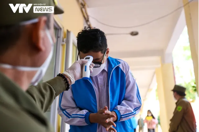 Tiêm phòng COVID-19 cho học sinh lớp 9 ở Hà Nội - Ảnh 2. Tiêm phòng COVID-19 cho học sinh lớp 9 ở Hà Nội - Ảnh 2.