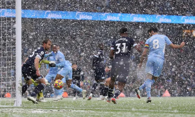 Đánh bại West Ham, Manchester City đòi lại ngôi nhì bảng từ tay Liverpool - Ảnh 1.