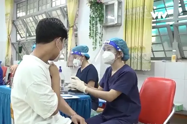 TP Hồ Chí Minh hoàn thành tiêm vaccine COVID-19 mũi 2 cho trẻ từ 12-17 tuổi - Ảnh 1.