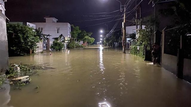 Bình Định: Mưa lớn khiến một phụ nữ bị nước lũ cuốn trôi và tử vong - Ảnh 1.