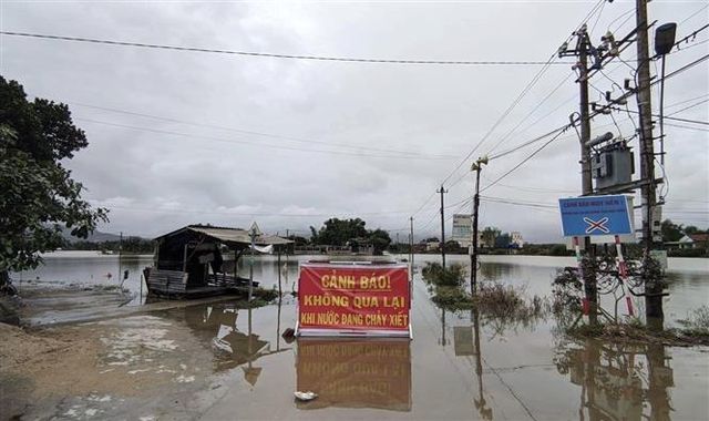 Bình Định: Mưa lớn khiến một phụ nữ bị nước lũ cuốn trôi và tử vong - Ảnh 4.