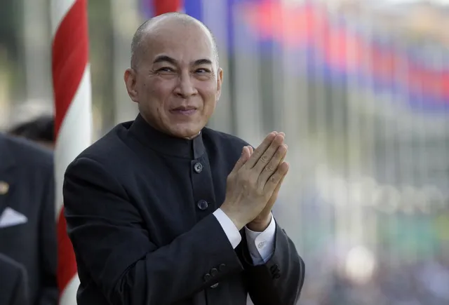 Campuchia cấm lãnh đạo cấp cao có quốc tịch nước ngoài - Ảnh 1.