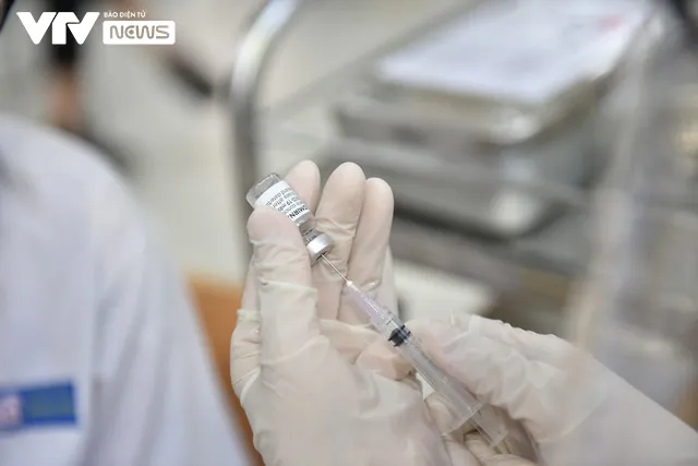 Hà Nội tiêm vaccine COVID-19 cho học sinh khối lớp 7-8 - Ảnh 5. Hà Nội tiêm vaccine COVID-19 cho học sinh khối lớp 7-8 - Ảnh 5.