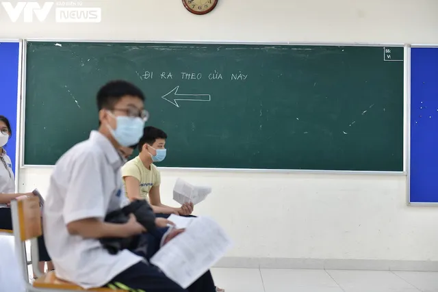 Hà Nội tiêm vaccine COVID-19 cho học sinh khối lớp 7-8 - Ảnh 10. Hà Nội tiêm vaccine COVID-19 cho học sinh khối lớp 7-8 - Ảnh 10.