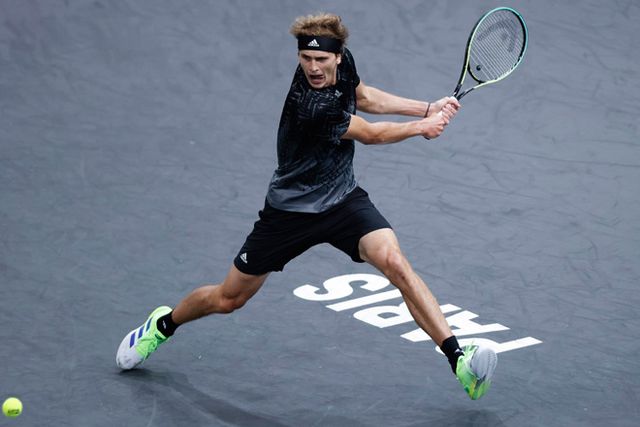 Alexander Zverev vào tứ kết Giải quần vợt Paris Masters 2021 - Ảnh 1.