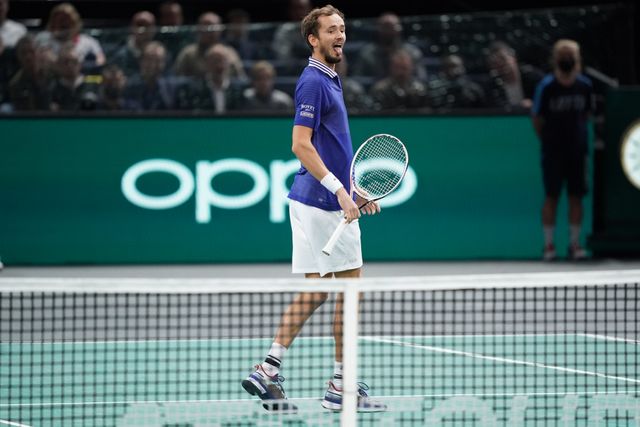 Daniil Medvedev giành chiến thắng thuyết phục trước Hugo Gaston để tiến vào bán kết Paris Masters - Ảnh 3.