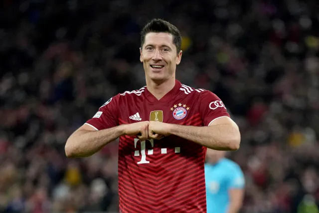 Lewandowski cán mốc 60 bàn trong năm 2021 - Ảnh 1.