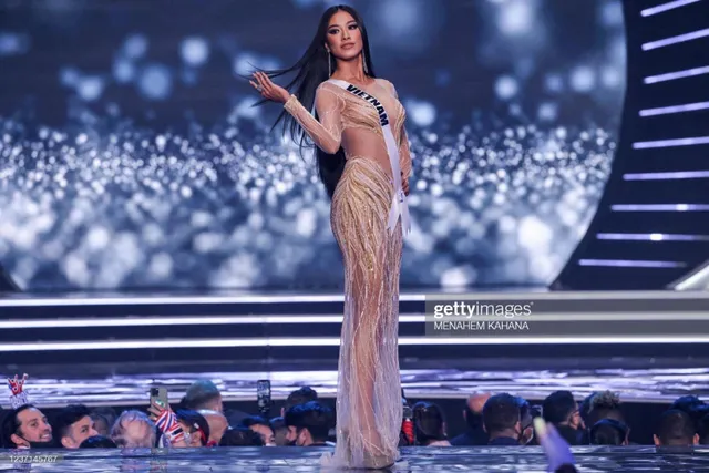 Kim Duyên trình diễn tự tin ở Bán kết Miss Universe 2021 - Ảnh 4.