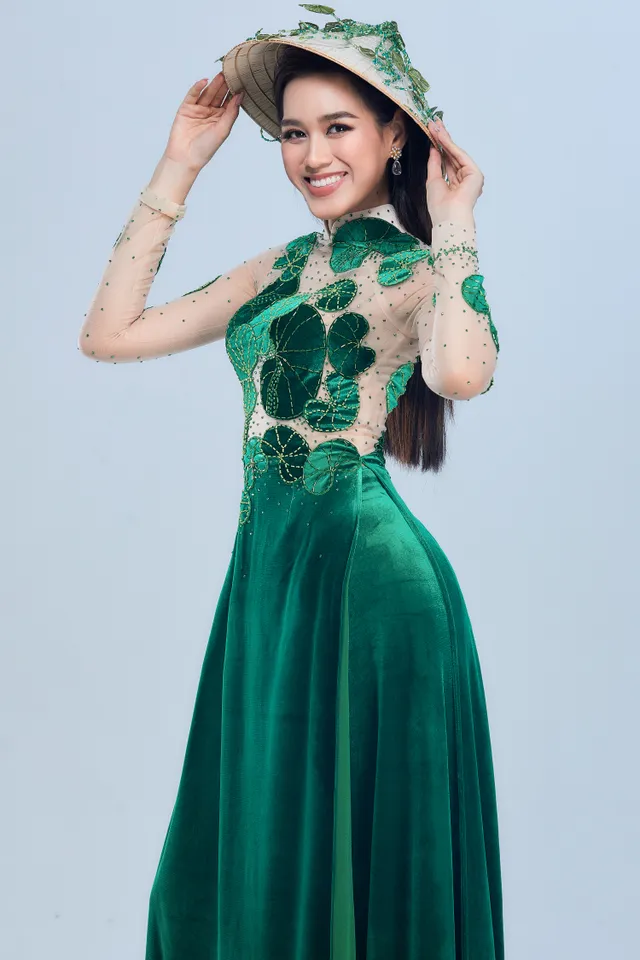 Đỗ Thị Hà diện áo dài Rau má, tặng quà cho các thí sinh Miss World 2021 - Ảnh 6. Đỗ Thị Hà diện áo dài Rau má, tặng quà cho các thí sinh Miss World 2021 - Ảnh 6.
