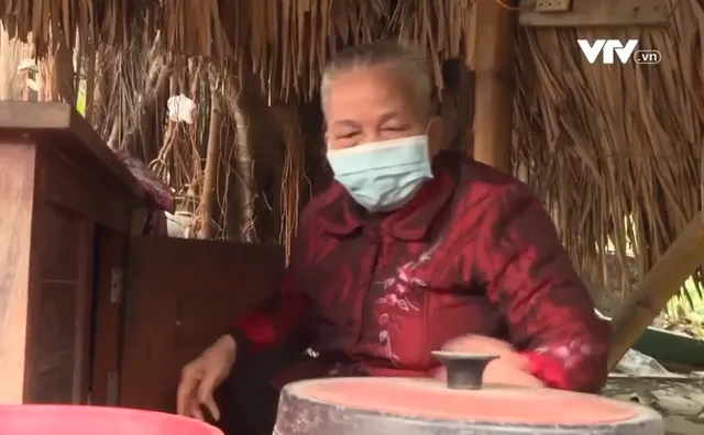 Vị đắng tuổi già không lương hưu trong mùa dịch - Ảnh 1. Vị đắng tuổi già không lương hưu trong mùa dịch - Ảnh 1.