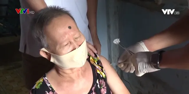 TP Hồ Chí Minh bảo vệ người thuộc nhóm nguy cơ cao - Ảnh 1. TP Hồ Chí Minh bảo vệ người thuộc nhóm nguy cơ cao - Ảnh 1.