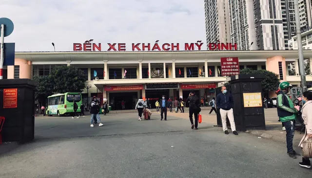 Bến xe “ế khách”, mỗi chuyến vài người - Ảnh 1. Bến xe “ế khách”, mỗi chuyến vài người - Ảnh 1.