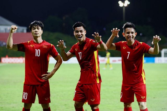 Lịch thi đấu AFF Cup ngày 19/12 | ĐT Việt Nam quyết giành ngôi đầu - Ảnh 1.