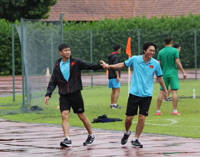 ĐT Việt Nam tập nhẹ tại Singapore - Ảnh 3. ĐT Việt Nam tập nhẹ tại Singapore - Ảnh 3.