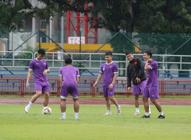 ĐT Việt Nam tập nhẹ tại Singapore - Ảnh 11. ĐT Việt Nam tập nhẹ tại Singapore - Ảnh 11.
