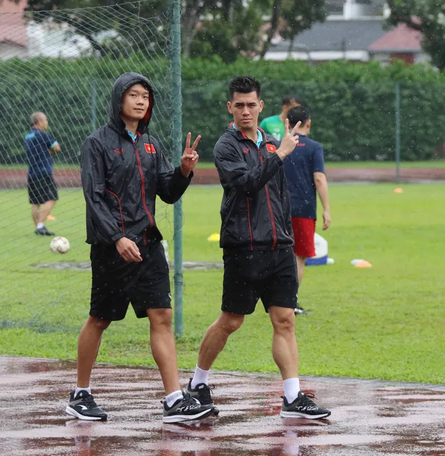 ĐT Việt Nam tập nhẹ tại Singapore - Ảnh 7. ĐT Việt Nam tập nhẹ tại Singapore - Ảnh 7.