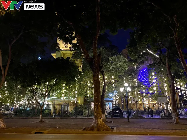 Các Nhà thờ tại Hà Nội trang hoàng đón Giáng sinh - Ảnh 12. Các Nhà thờ tại Hà Nội trang hoàng đón Giáng sinh - Ảnh 12.