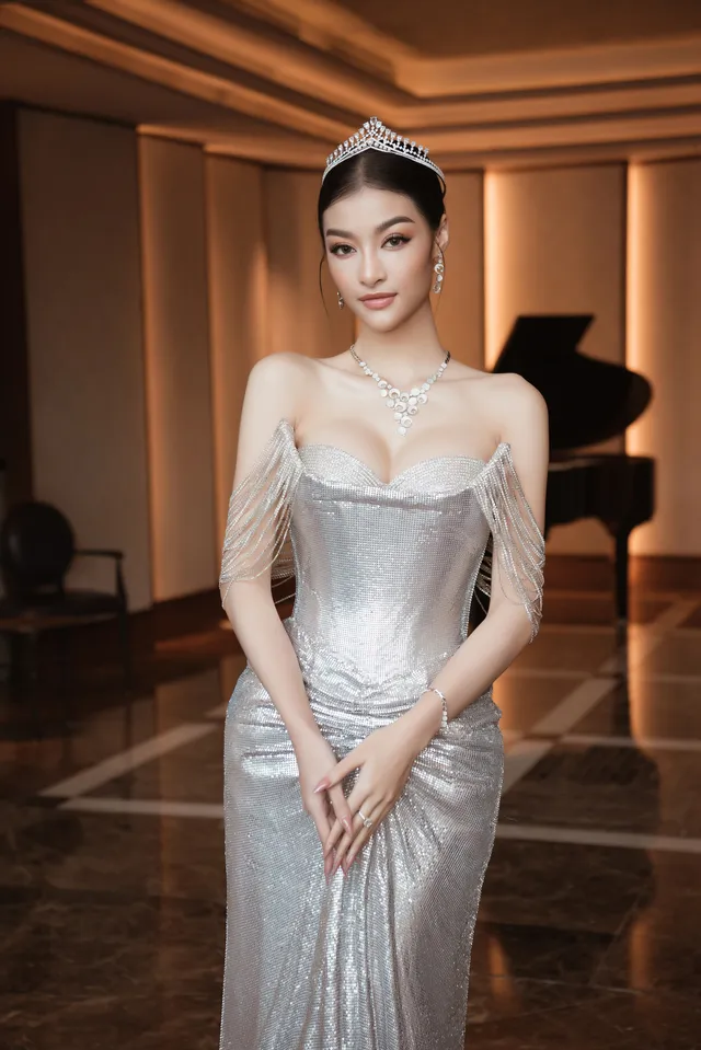 Thảm đỏ Miss World Vietnam 2022: Cặp Hoa hậu song Linh diện đầm cắt xẻ cuốn hút - Ảnh 5.