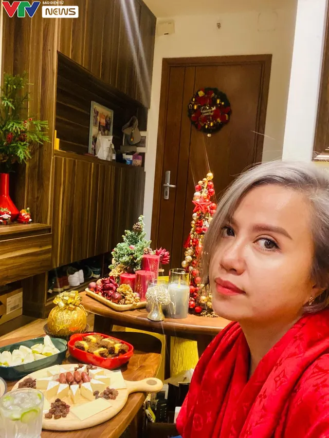 Người ở nhà đón Giáng sinh, người đổ ra đường - Ảnh 8. Người ở nhà đón Giáng sinh, người đổ ra đường - Ảnh 8.