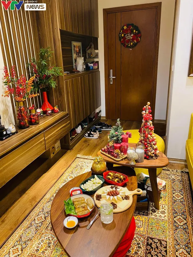 Người ở nhà đón Giáng sinh, người đổ ra đường - Ảnh 9. Người ở nhà đón Giáng sinh, người đổ ra đường - Ảnh 9.
