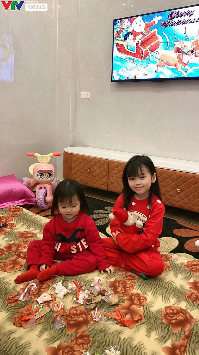 Người ở nhà đón Giáng sinh, người đổ ra đường - Ảnh 11. Người ở nhà đón Giáng sinh, người đổ ra đường - Ảnh 11.