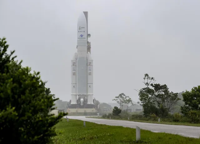 NASA phóng thành công siêu kính viễn vọng không gian James Webb mang tính cách mạng - Ảnh 1.