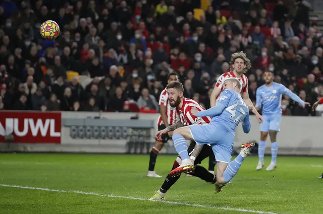 Thắng tối thiểu Brentford, Manchester City củng cố ngôi đầu - Ảnh 3.