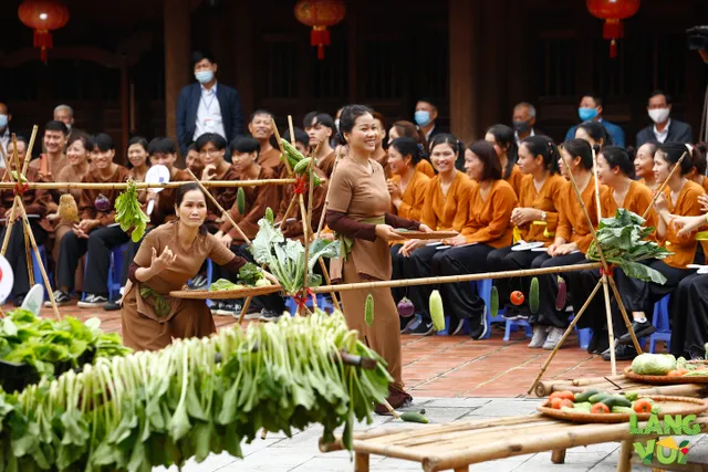 Vợ chồng diễn viên Hồng Quang - Diễm Hương quậy hết cỡ trong Làng vui - Ảnh 3.