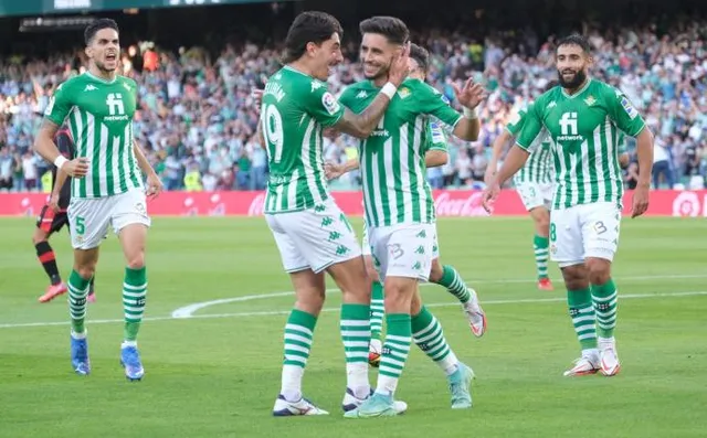 UEFA đưa ra án phạt với 2 đội bóng hàng đầu Bồ Đào Nha - Ảnh 1.