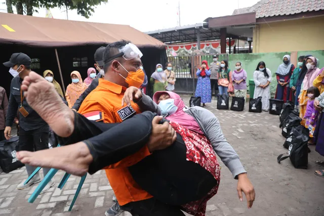 Số nạn nhân thiệt mạng do núi lửa Semeru phun trào ở Indonesia tăng lên 34 người - Ảnh 12.